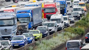 Staatsanwaltschaft: Verkehr auf A9 lahmgelegt: Ermittlungen gegen Lkw-Fahrer